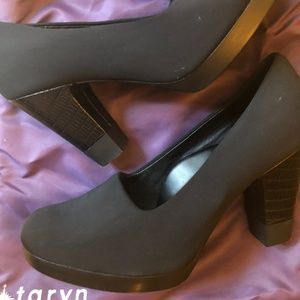 Vintage Taryn Rose platform pumps